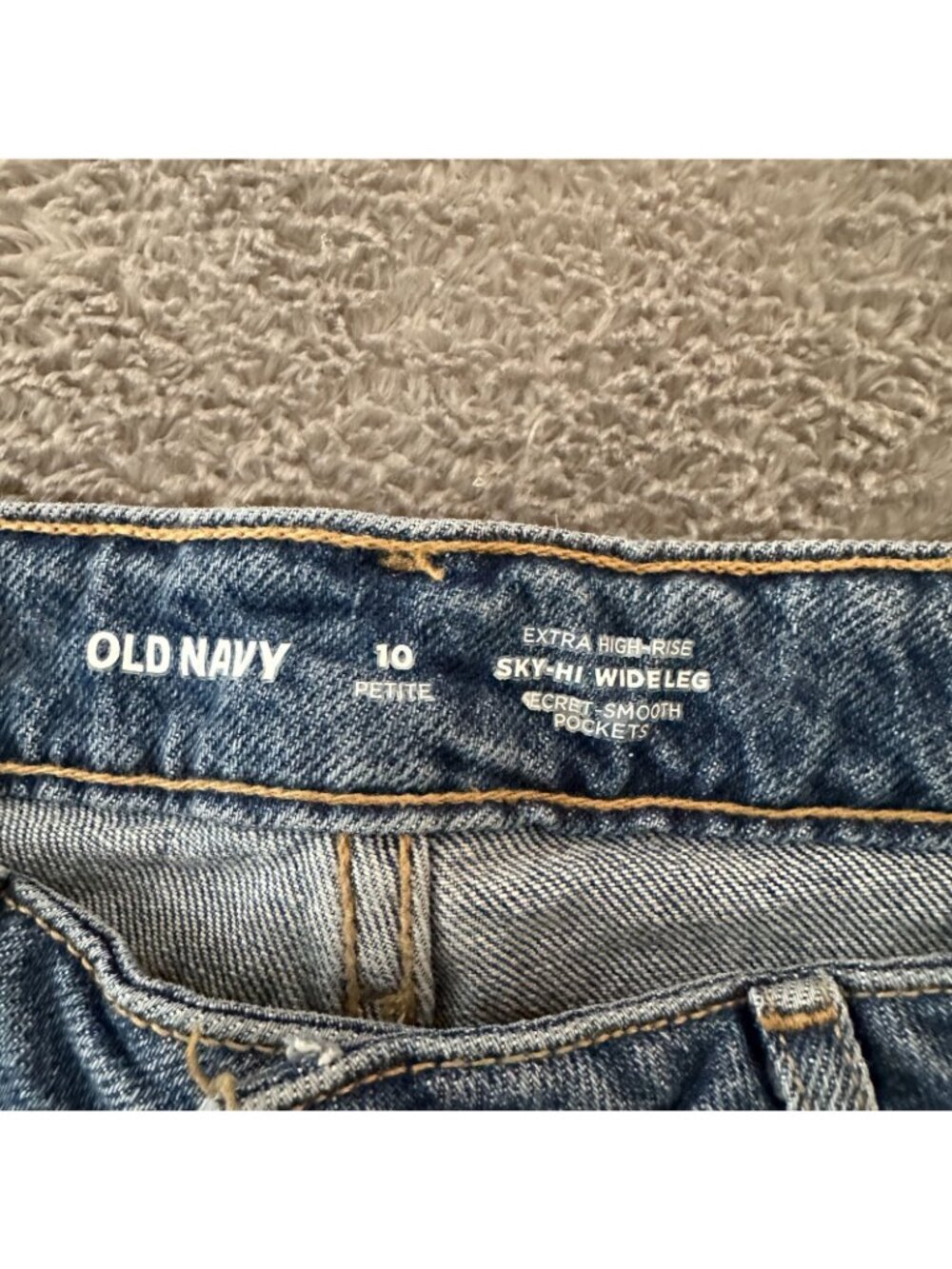 NWT Old Navy Extra High Rise Sky-Hi Wide Leg Jeans 10 Petite Secret Smooth - Picture 2 of 8